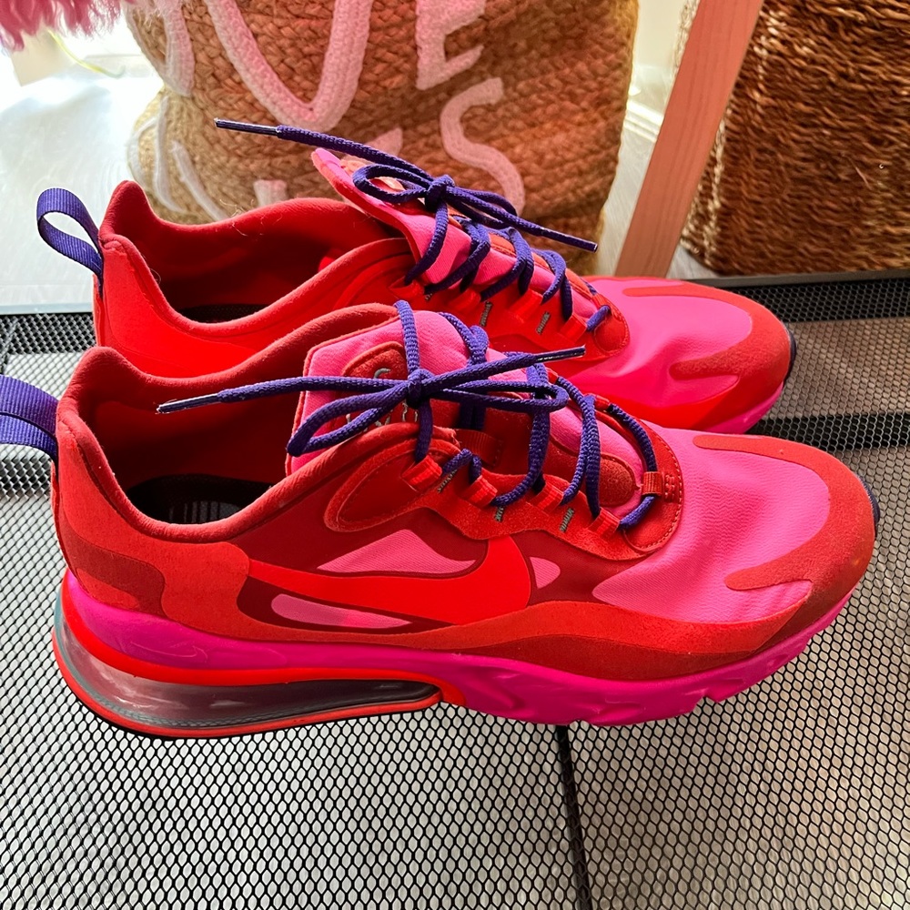 Gently Worn Mystic Red 270 Nike React Air Max!! ❤️💖